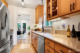 1528 NE 97th St, Seattle, WA 98115 - Photo 11