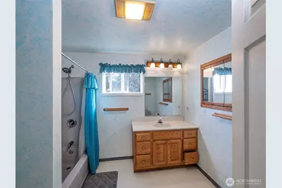26 E Port Gardner Dr, Everett, WA 98206 - Photo 15