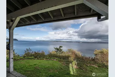 26 E Port Gardner Dr, Everett, WA 98206 - Photo 3