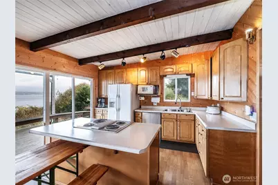 26 E Port Gardner Dr, Everett, WA 98206 - Photo 5