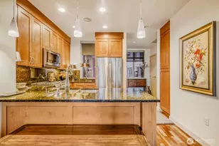 10650 NE 9th Pl, Bellevue, WA 98004 - Photo 11