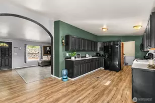 1053 S Perry Ave, East Wenatchee, WA 98802 - Photo 9