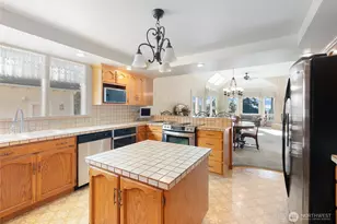 303 7th St, Anacortes, WA 98221 - Photo 7