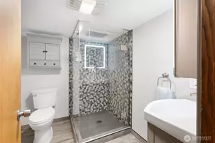 303 7th St, Anacortes, WA 98221 - Photo 21