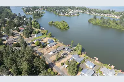 544 Mt Olympus Avenue SE, Ocean Shores, WA 98569 - Photo 13