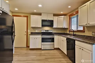 7875 Mortland Dr, Clinton, WA 98236 - Photo 17