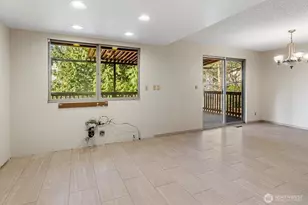 13575 Roosevelt Way N, Seattle, WA 98133 - Photo 11