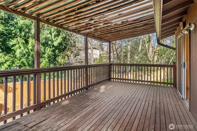 13575 Roosevelt Way N, Seattle, WA 98133 - Photo 25