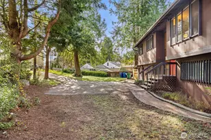 13575 Roosevelt Way N, Seattle, WA 98133 - Photo 5