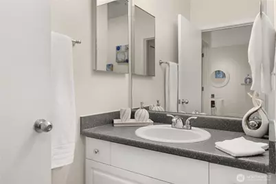 2415 2nd Ave #540, Seattle, WA 98121 - Photo 15