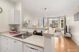 2415 2nd Ave, Seattle, WA 98121 - Photo 11