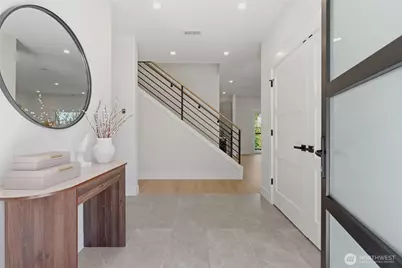 10930 NE 120th Street, Kirkland, WA 98034 - Photo 3