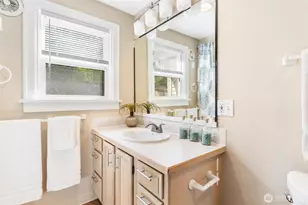 12700 37th Ave NE, Seattle, WA 98125 - Photo 17
