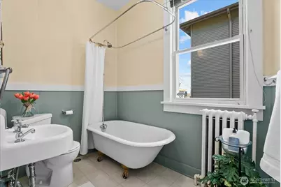 920 4th Avenue N, Seattle, WA 98109 - Photo 17