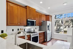 1439 Huckleberry Cir, Issaquah, WA 98029 - Photo 7