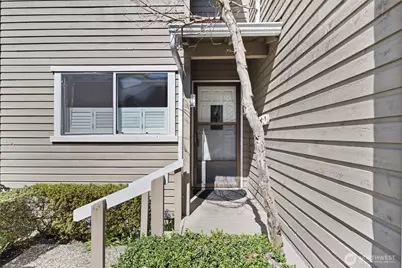 1230 101st Place NE #1230, Bellevue, WA 98004 - Photo 3