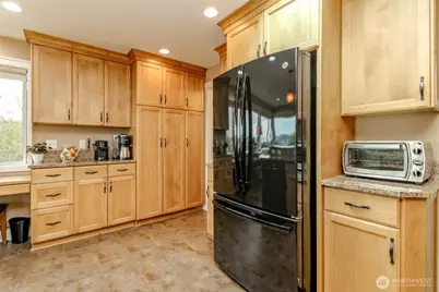 953 S Mountain View Avenue, Tacoma, WA 98465 - Photo 11