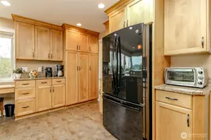 953 S Mountain View Ave, Tacoma, WA 98465 - Photo 11