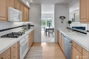 3300 Meridian Ave N, Seattle, WA 98103 - Photo 15