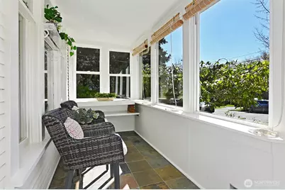 942 N 81st Street, Seattle, WA 98103 - Photo 5