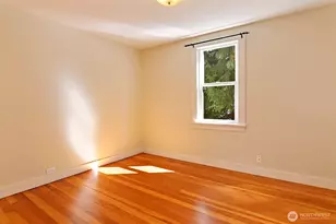 942 N 81st St, Seattle, WA 98103 - Photo 13