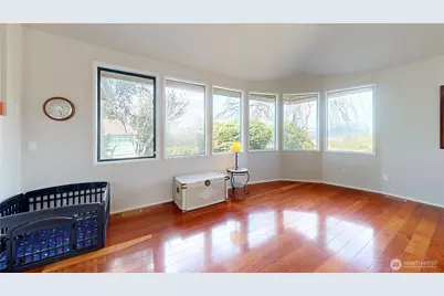 627 N Waugh Road, Mount Vernon, WA 98273 - Photo 3