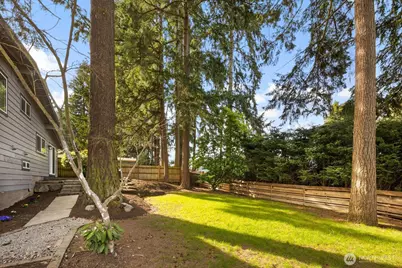 14240 Lake Hills Boulevard, Bellevue, WA 98007 - Photo 35