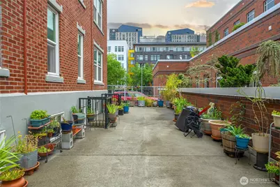 905 NE 43rd Street #107, Seattle, WA 98105 - Photo 7