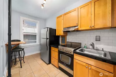 905 NE 43rd Street #107, Seattle, WA 98105 - Photo 15