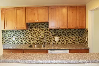 8001 Densmore Avenue N, Seattle, WA 98103 - Photo 17