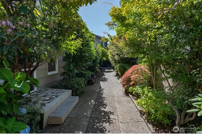 8001 Densmore Avenue N, Seattle, WA 98103 - Photo 3