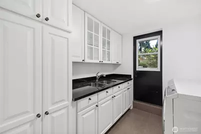 9615 NE 26th Street, Clyde Hill, WA 98004 - Photo 31