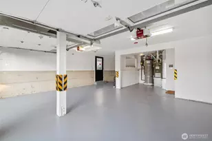 9615 NE 26th St, Clyde Hill, WA 98004 - Photo 33