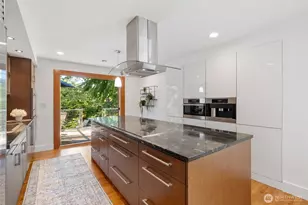 9615 NE 26th St, Clyde Hill, WA 98004 - Photo 11