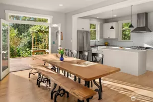 10060 NE Springwood Ln, Bainbridge Island, WA 98110 - Photo 9