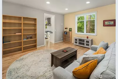 10060 NE Springwood Lane, Bainbridge Island, WA 98110 - Photo 15