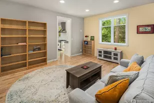 10060 NE Springwood Ln, Bainbridge Island, WA 98110 - Photo 15