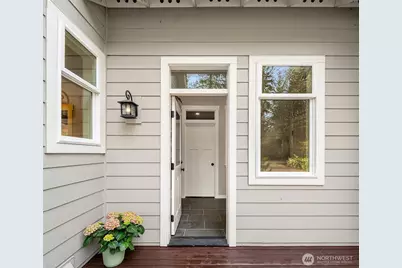 10060 NE Springwood Lane, Bainbridge Island, WA 98110 - Photo 17