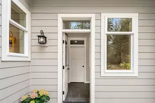 10060 NE Springwood Ln, Bainbridge Island, WA 98110 - Photo 17