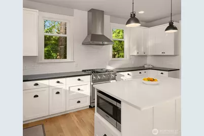 10060 NE Springwood Lane, Bainbridge Island, WA 98110 - Photo 13