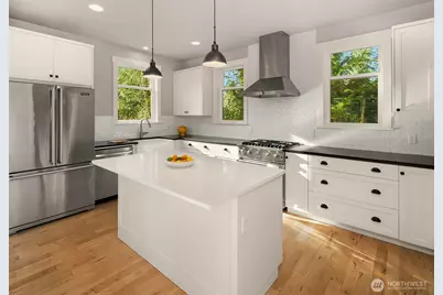 10060 NE Springwood Lane, Bainbridge Island, WA 98110 - Photo 11