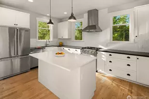 10060 NE Springwood Ln, Bainbridge Island, WA 98110 - Photo 11