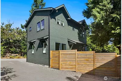 10421 41st Avenue SW #B, Seattle, WA 98146 - Photo 3