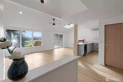 4806 Sunrise Beach Road NW, Olympia, WA 98502 - Photo 5