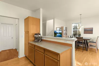 6895 Holly Park Drive S, Seattle, WA 98118 - Photo 7