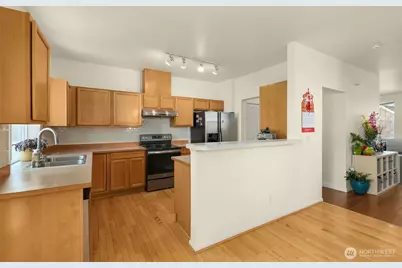 6895 Holly Park Drive S, Seattle, WA 98118 - Photo 9