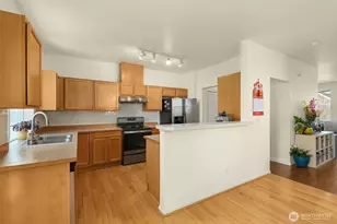 6895 Holly Park Dr S, Seattle, WA 98118 - Photo 9