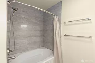 6895 Holly Park Dr S, Seattle, WA 98118 - Photo 19