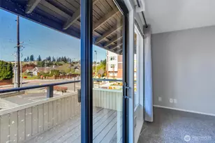 952 100th Ave NE, Bellevue, WA 98004 - Photo 3