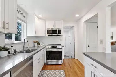 10618 35th Avenue SW, Seattle, WA 98146 - Photo 17